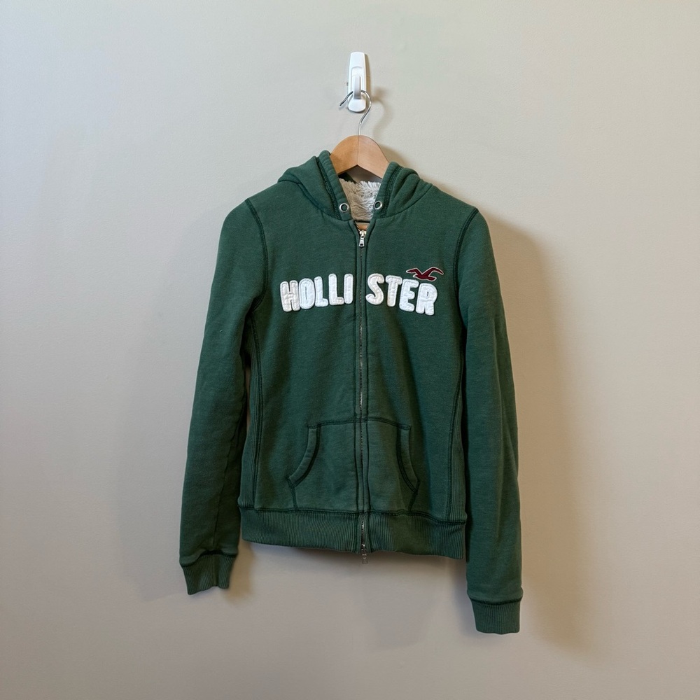 Hollister Y2K Vintage green large spell out zip up Sherpa lined hoodie💜